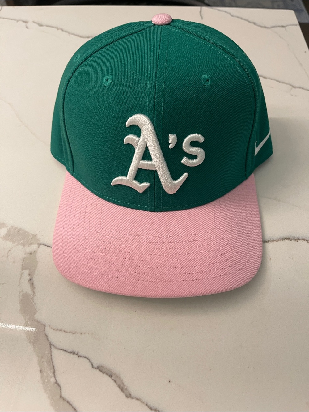 Nike men’s snap back hat